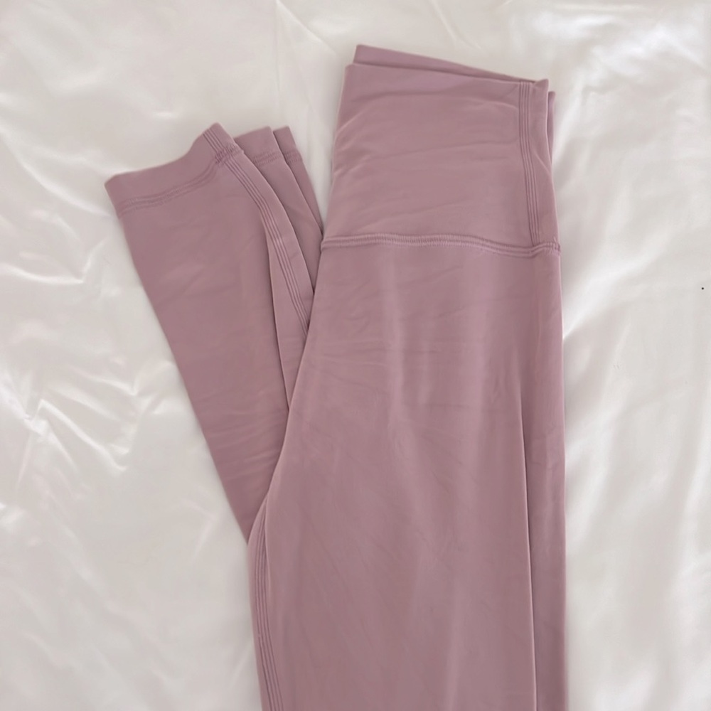 Beautiful Lululemon Align pink leggings